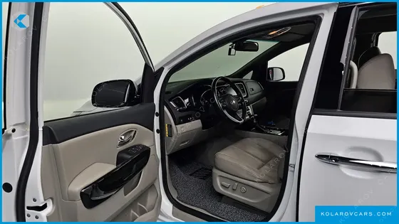 KIA CARNIVAL 9-SEATER NOBLESSE SPECIAL