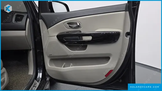 KIA CARNIVAL 9-SEATER NOBLESSE SPECIAL
