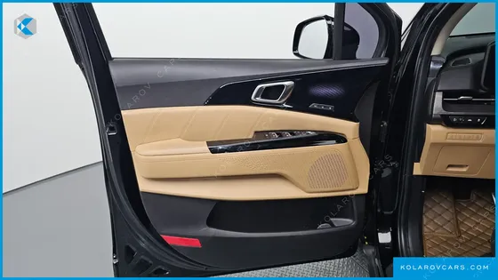 KIA CARNIVAL DIESEL 9-SEATER SIGNATURE