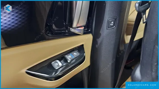 KIA CARNIVAL DIESEL 9-SEATER SIGNATURE