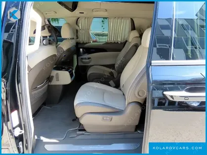 KIA CARNIVAL GASOLINE 9-SEATER HI-LIMOUSINE