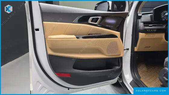 KIA CARNIVAL DIESEL 9-SEATER SIGNATURE