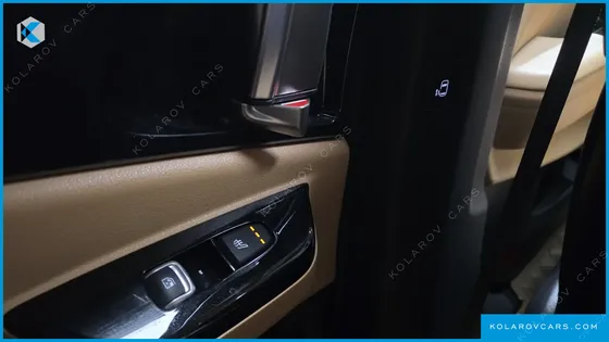 KIA CARNIVAL DIESEL 9-SEATER SIGNATURE