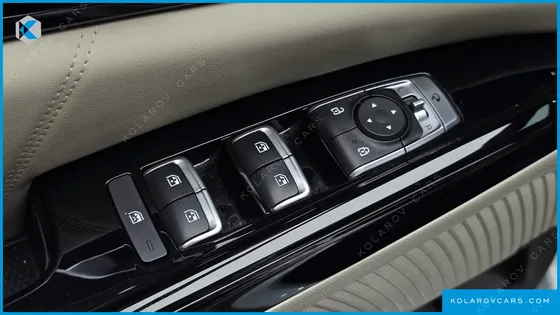 KIA CARNIVAL GASOLINE 9-SEATER HI-LIMOUSINE