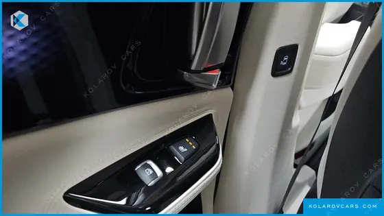 KIA CARNIVAL DIESEL 9-SEATER HI-LIMOUSINE(SPECIAL VEHICLE)