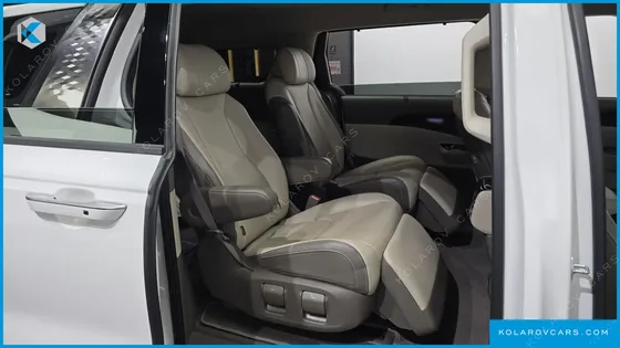 KIA CARNIVAL GASOLINE 7-SEATER SIGNATURE