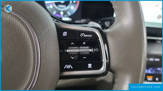 KIA CARNIVAL GASOLINE 7-SEATER SIGNATURE