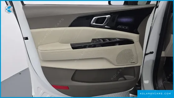 KIA CARNIVAL GASOLINE 7-SEATER SIGNATURE