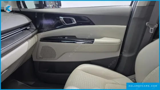 KIA CARNIVAL GASOLINE 7-SEATER SIGNATURE