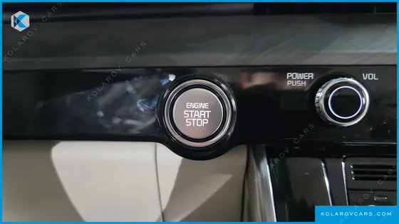 KIA CARNIVAL GASOLINE 7-SEATER SIGNATURE