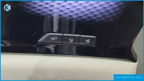 KIA CARNIVAL GASOLINE 7-SEATER SIGNATURE
