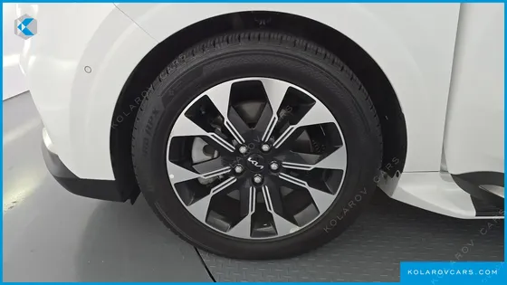 KIA CARNIVAL GASOLINE 9-SEATER SIGNATURE