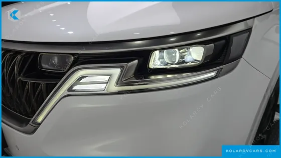 KIA CARNIVAL GASOLINE 9-SEATER SIGNATURE