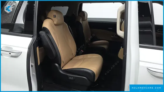 KIA CARNIVAL DIESEL 9-SEATER SIGNATURE