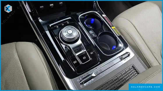 KIA CARNIVAL GASOLINE 9-SEATER HI-LIMOUSINE