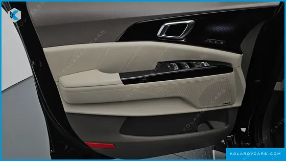 KIA CARNIVAL GASOLINE 9-SEATER HI-LIMOUSINE