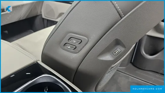KIA CARNIVAL GASOLINE 7-SEATER NOBLESSE