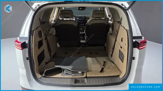 KIA CARNIVAL GASOLINE 7-SEATER HI-LIMOUSINE