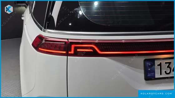 KIA CARNIVAL GASOLINE 7-SEATER HI-LIMOUSINE