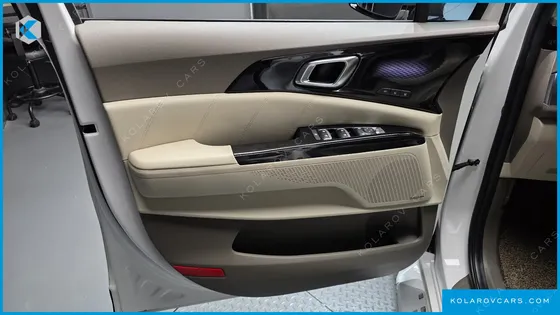 KIA CARNIVAL GASOLINE 7-SEATER HI-LIMOUSINE