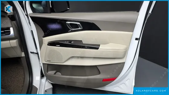 KIA CARNIVAL GASOLINE 7-SEATER HI-LIMOUSINE