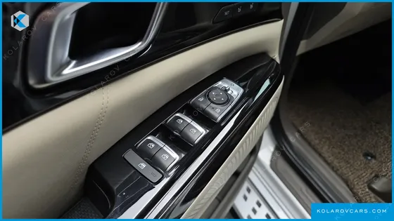 KIA CARNIVAL GASOLINE 7-SEATER HI-LIMOUSINE