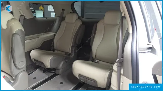 KIA CARNIVAL DIESEL 9-SEATER SIGNATURE