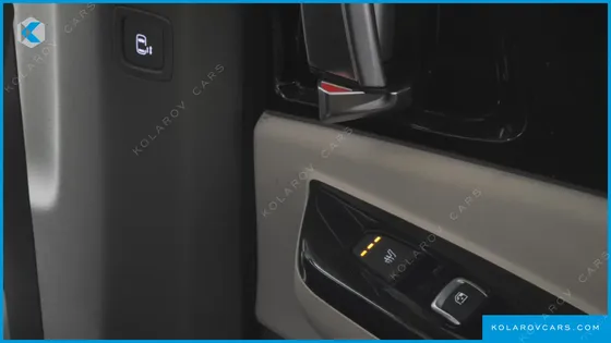 KIA CARNIVAL DIESEL 9-SEATER SIGNATURE