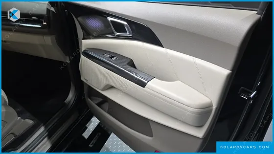KIA CARNIVAL GASOLINE 4-SEATER HI-LIMOUSINE