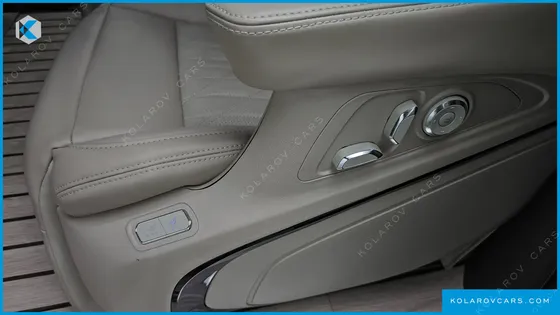 KIA CARNIVAL GASOLINE 9-SEATER SIGNATURE