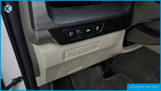KIA CARNIVAL GASOLINE 9-SEATER SIGNATURE