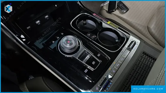 KIA CARNIVAL DIESEL 9-SEATER HI-LIMOUSINE