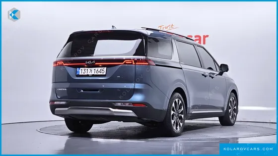 KIA CARNIVAL GASOLINE 7-SEATER OUTDOOR