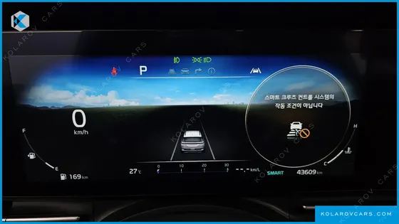 KIA CARNIVAL GASOLINE 7-SEATER OUTDOOR