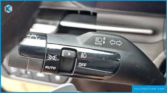KIA CARNIVAL GASOLINE 7-SEATER OUTDOOR
