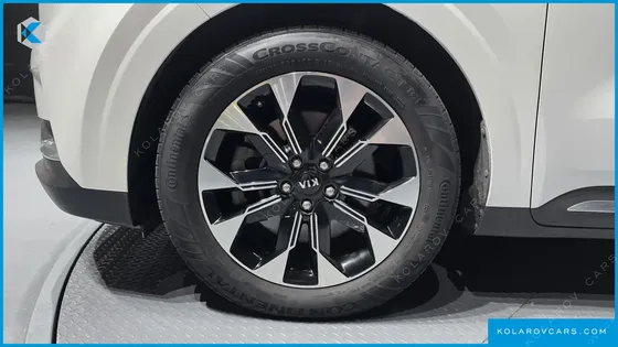 KIA CARNIVAL DIESEL 9-SEATER SIGNATURE