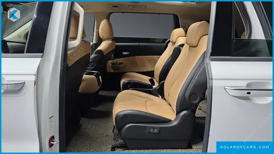 KIA CARNIVAL DIESEL 9-SEATER SIGNATURE