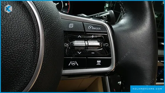 KIA CARNIVAL DIESEL 9-SEATER SIGNATURE