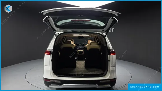 KIA CARNIVAL DIESEL 9-SEATER SIGNATURE