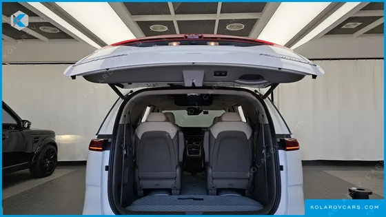 KIA CARNIVAL GASOLINE 9-SEATER HI-LIMOUSINE