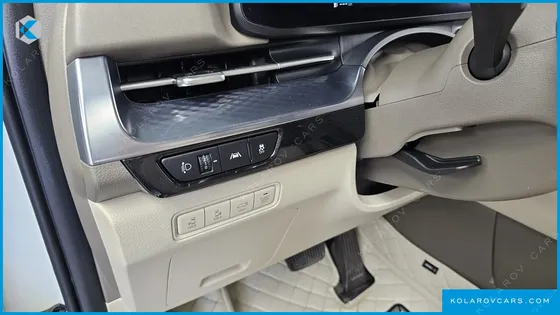 KIA CARNIVAL GASOLINE 9-SEATER HI-LIMOUSINE