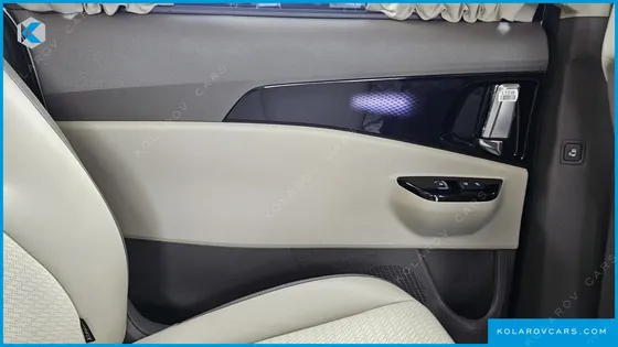 KIA CARNIVAL GASOLINE 9-SEATER HI-LIMOUSINE