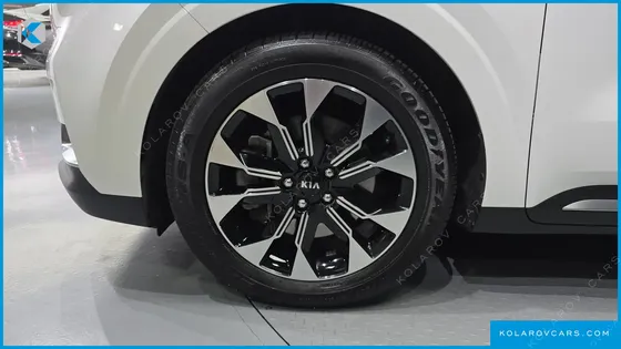 KIA CARNIVAL DIESEL 7-SEATER SIGNATURE