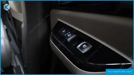 KIA CARNIVAL DIESEL 7-SEATER HI-LIMOUSINE