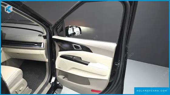 KIA CARNIVAL DIESEL 7-SEATER HI-LIMOUSINE