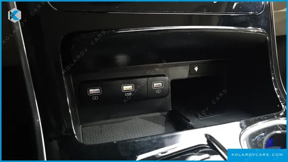 KIA CARNIVAL DIESEL 7-SEATER HI-LIMOUSINE