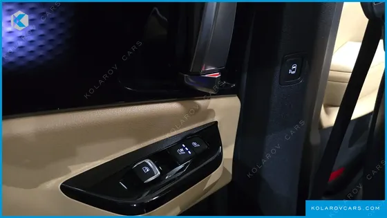KIA CARNIVAL DIESEL 9-SEATER SIGNATURE