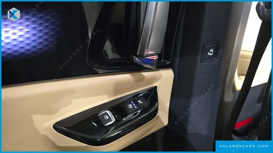 KIA CARNIVAL GASOLINE 7-SEATER SIGNATURE