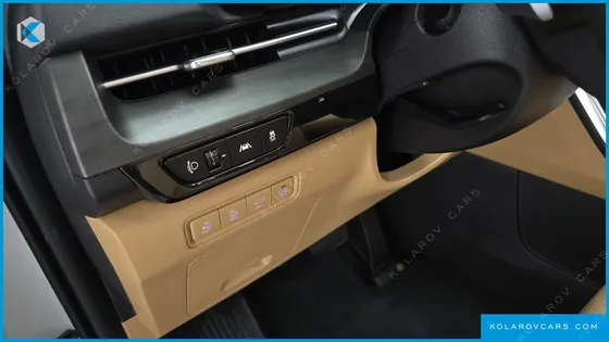 KIA CARNIVAL GASOLINE 7-SEATER SIGNATURE