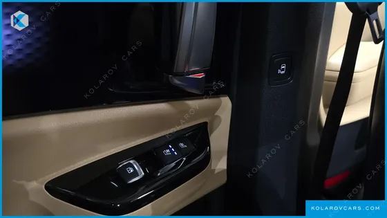 KIA CARNIVAL GASOLINE 7-SEATER SIGNATURE